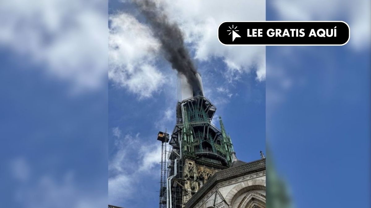 La Aguja De La Catedral De Ru N Francia Se Incendia Durante Su