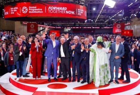 Lula da Silva reza en la Sagrada Familia tras la cumbre ‘progresista’ de Sánchez en Barcelona