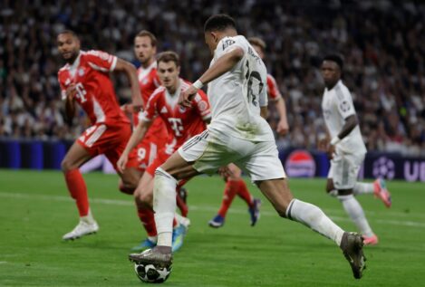 El golazo de Julián y la roja a Cubarsí obligan al Barça a buscar la remontada en la vuelta