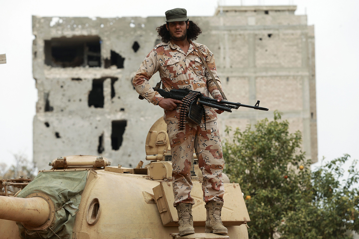 300.000 combatientes se enfrentan en Libia