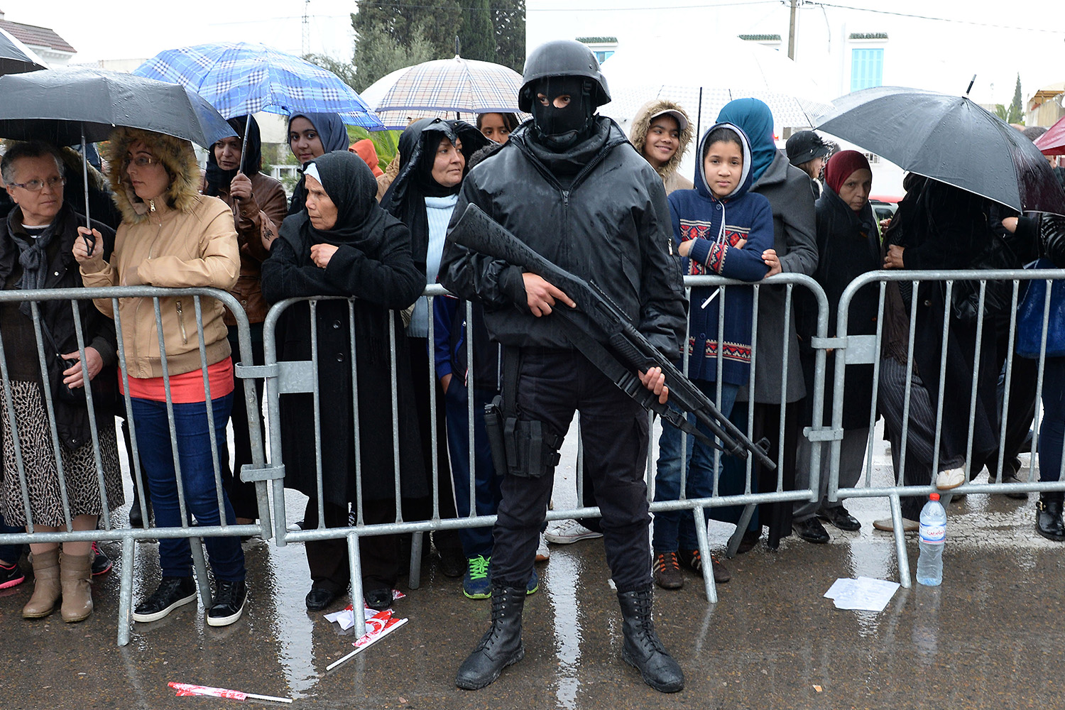 Purgan las fuerzas de seguridad tunecinas