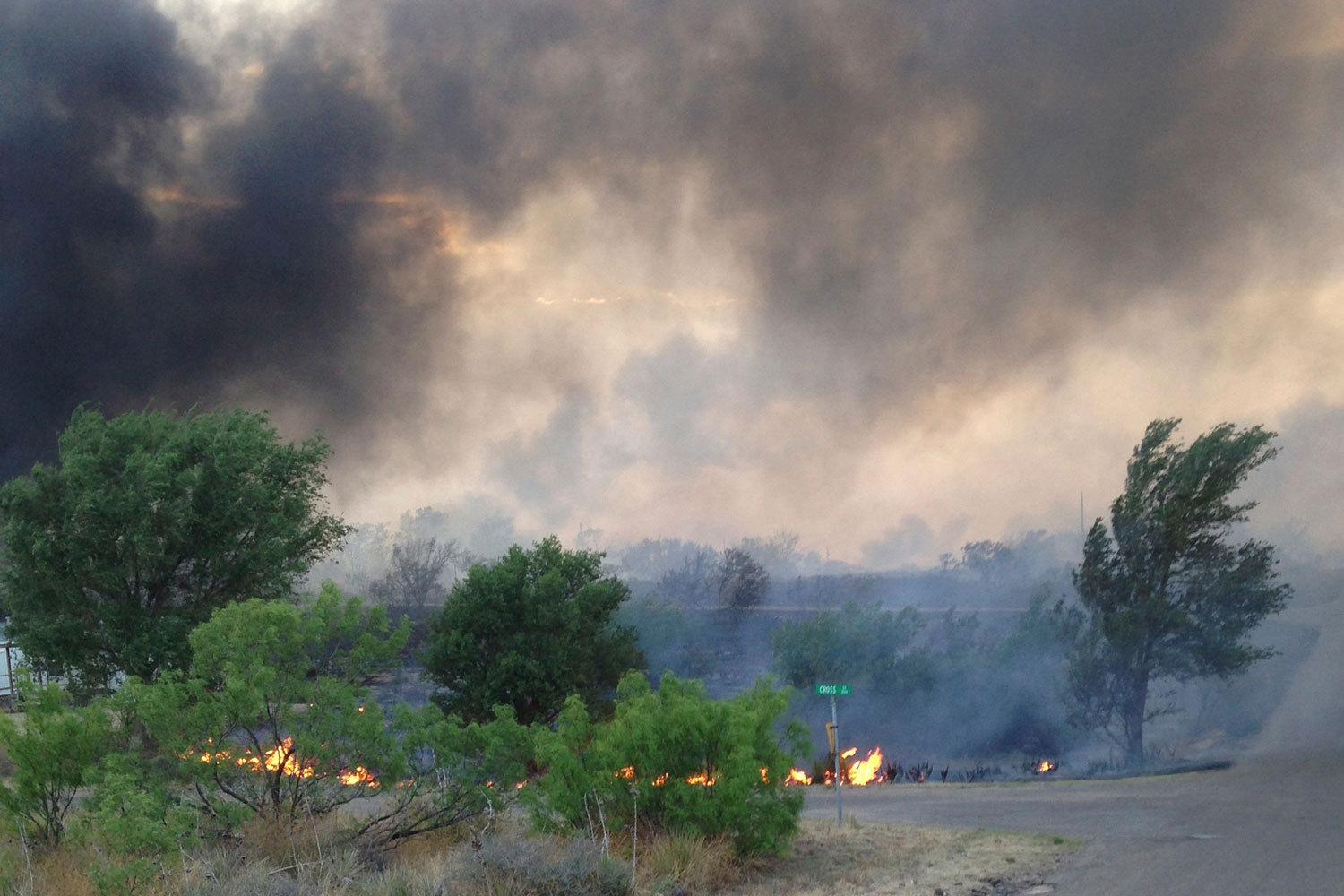 Un incendio en el norte de Texas provoca la evacuación de cientos de personas