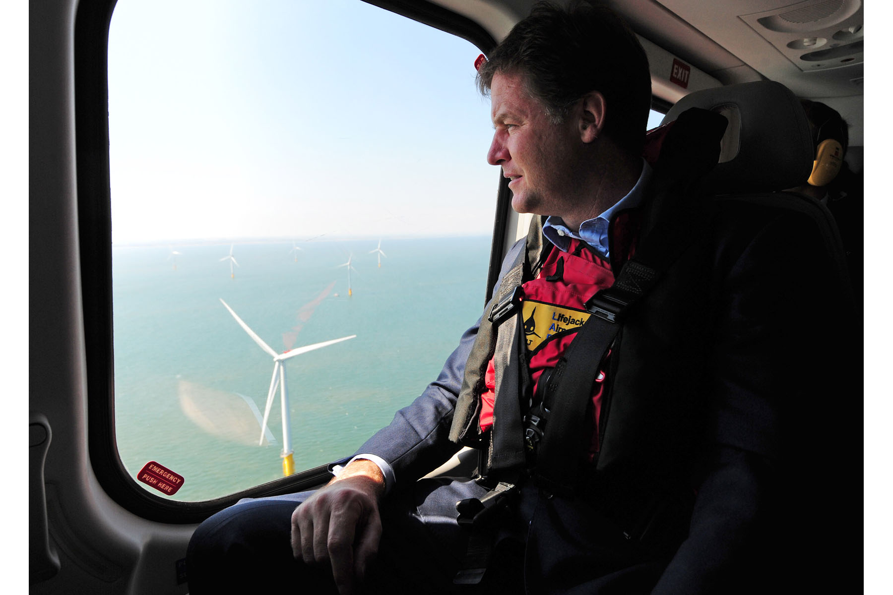 Inglaterra. El viceprimer ministro Nick Clegg voló ayer sobre Lincolnshire para comprobar el funcion