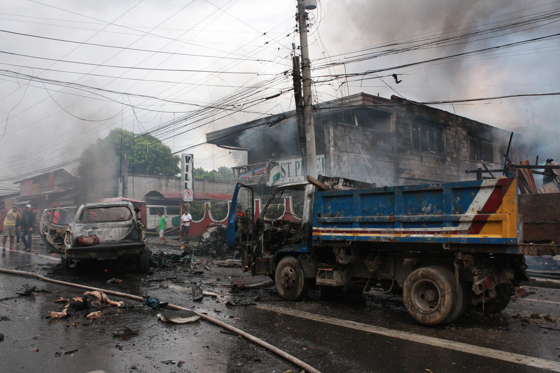 Filipinas. Cuatro personas murieron ayer a consecuencia de un coche bomba que estalló en la ciudad d