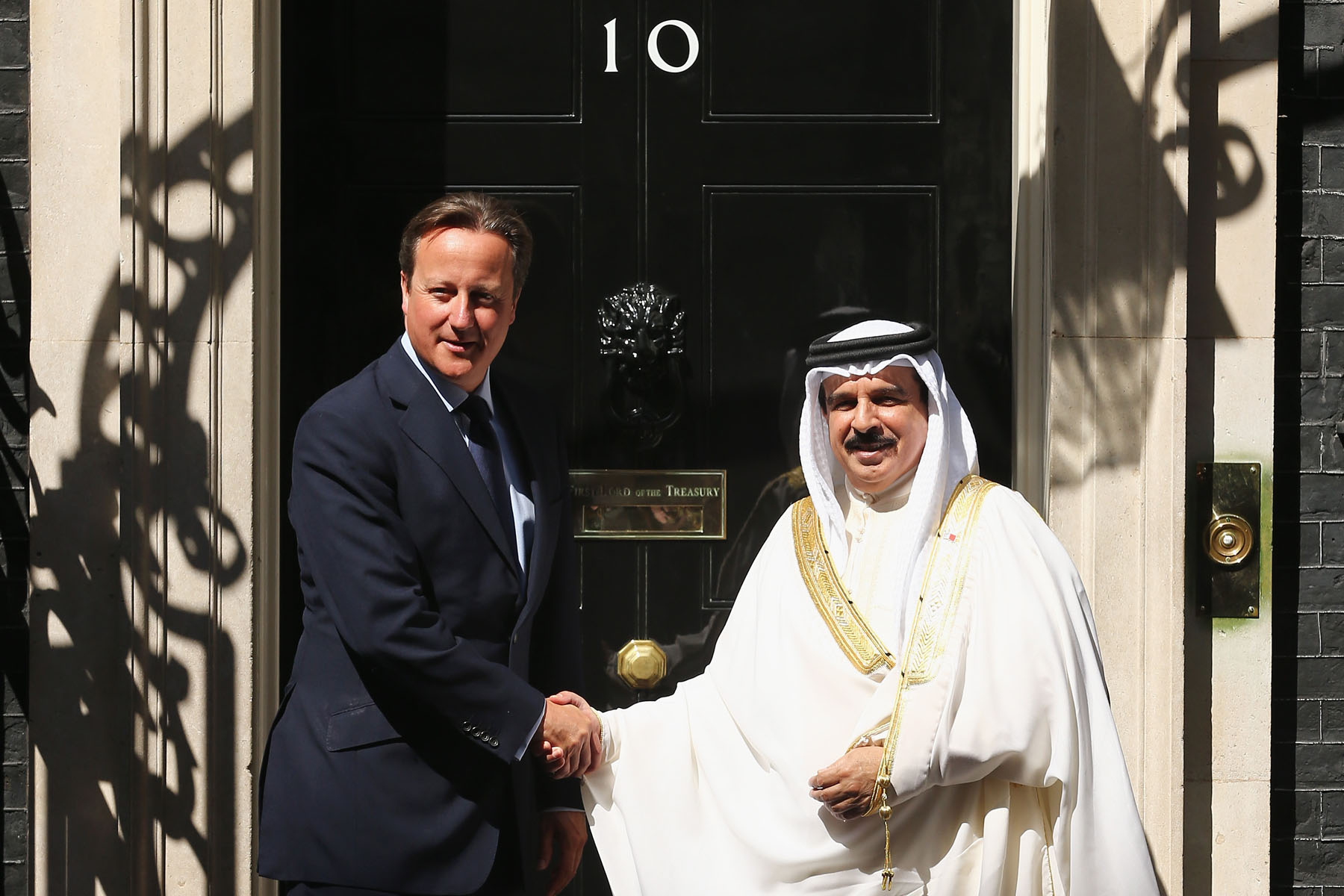 El emir de Bahréin Hamad bin Isa al-Jalifa se reunió con el primer ministro británico David Cameron