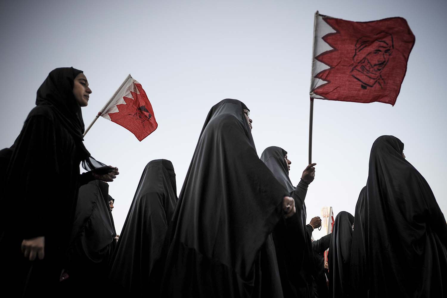 Cientos de mujeres se manifiestan contra la dinastía Khalifa en Baréin