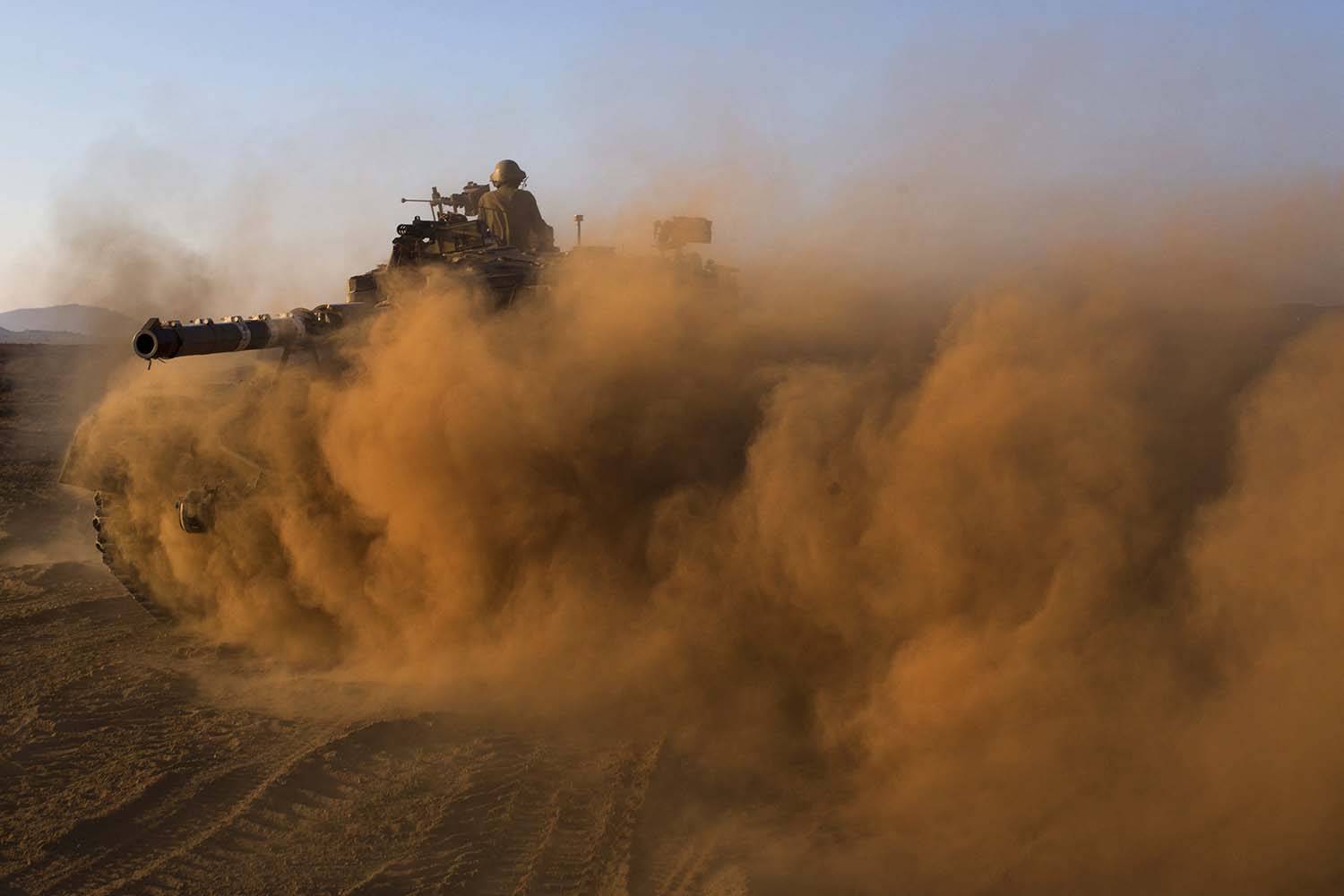 Las tropas de Israel en la frontera con Siria inician maniobras militares en previsión de un ataque