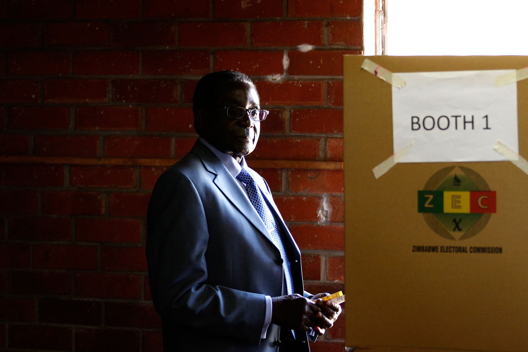 primera comparecencia publica de mugabe tras ganar por sexta vez las elecciones de zimbabue