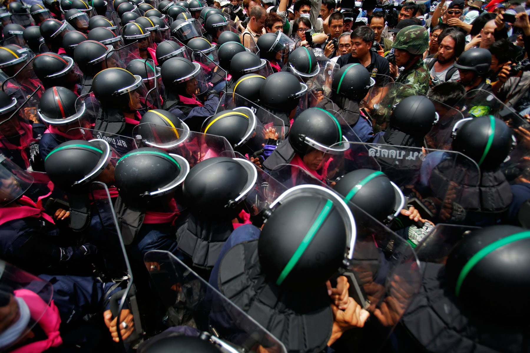 Protestas en Bangkok contra la ley de amnistía presentada por Yingluck Thaksin