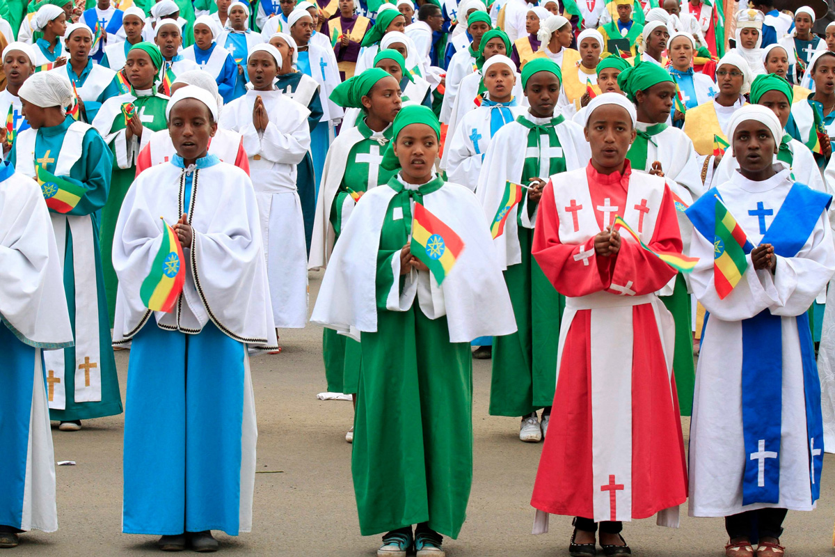 Cientos de etíopes ortodoxos celebran el Festival Meskel