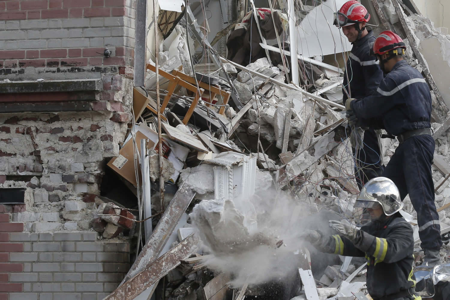 Explosión en un edificio de París: al menos cuatro muertos