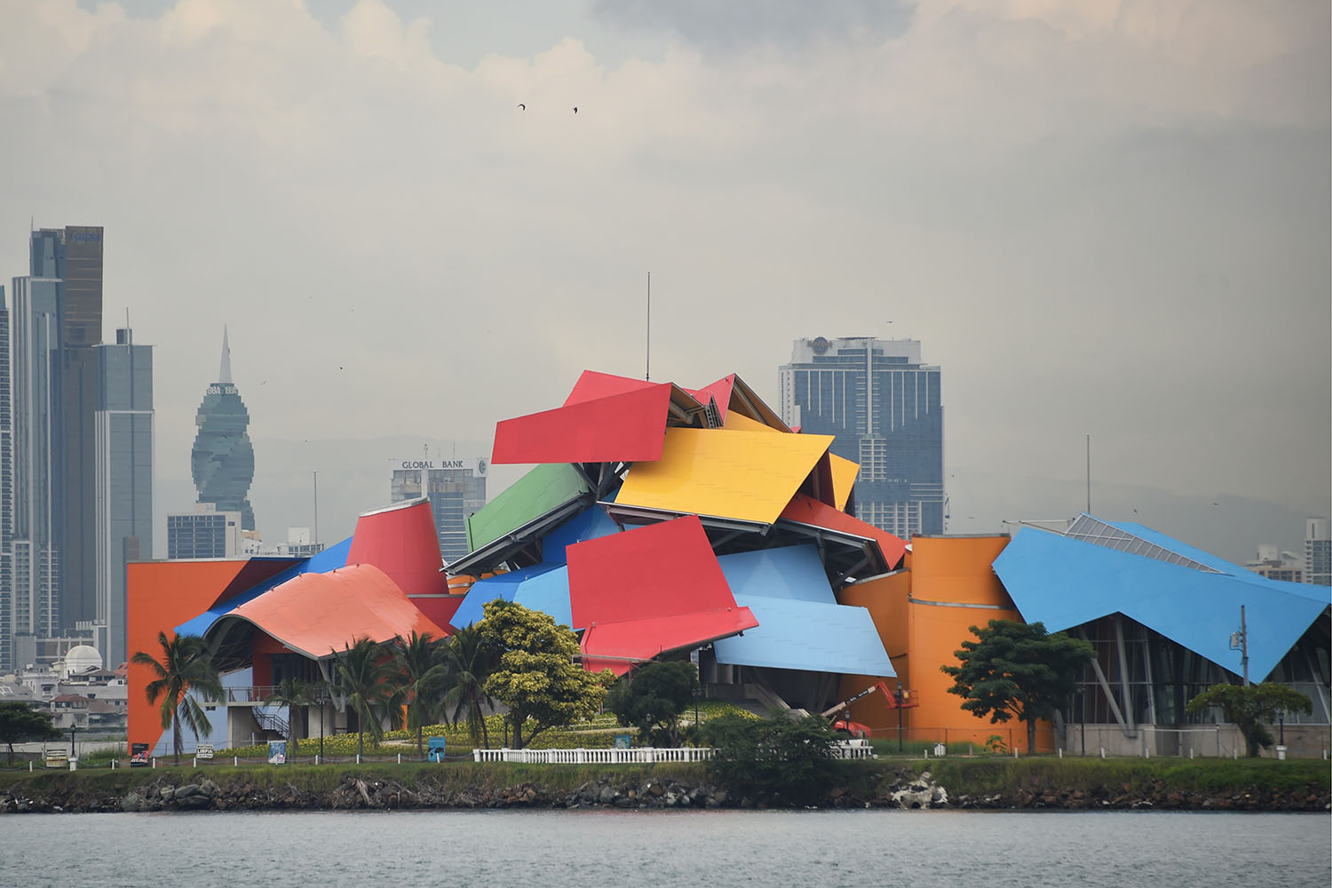 Inauguran en Panamá Museo de la Biodiversidad diseñado por Gehry