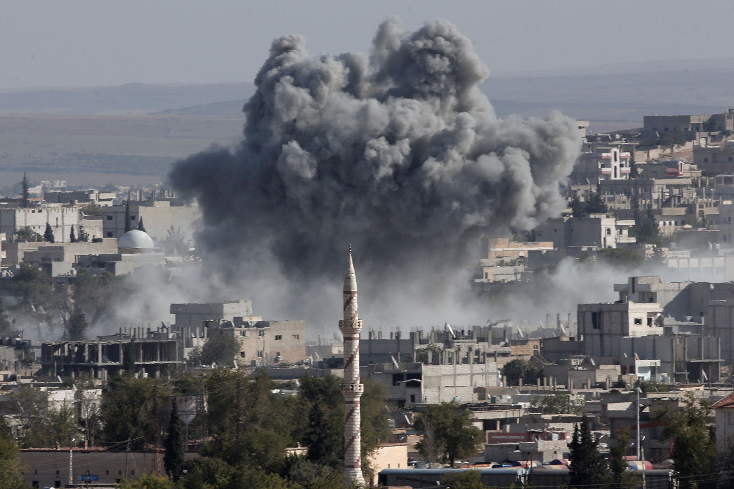 Ataques aéreos liderados por Estados Unidos en Siria han matado a más de 500 combatientes de ISIL