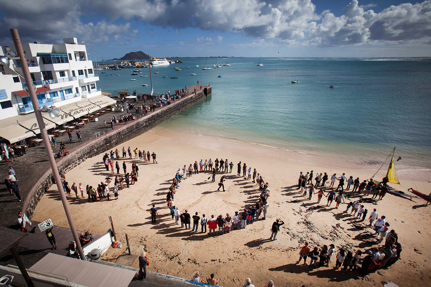 Protestan contra la explotacion petrolera en las Islas Canarias