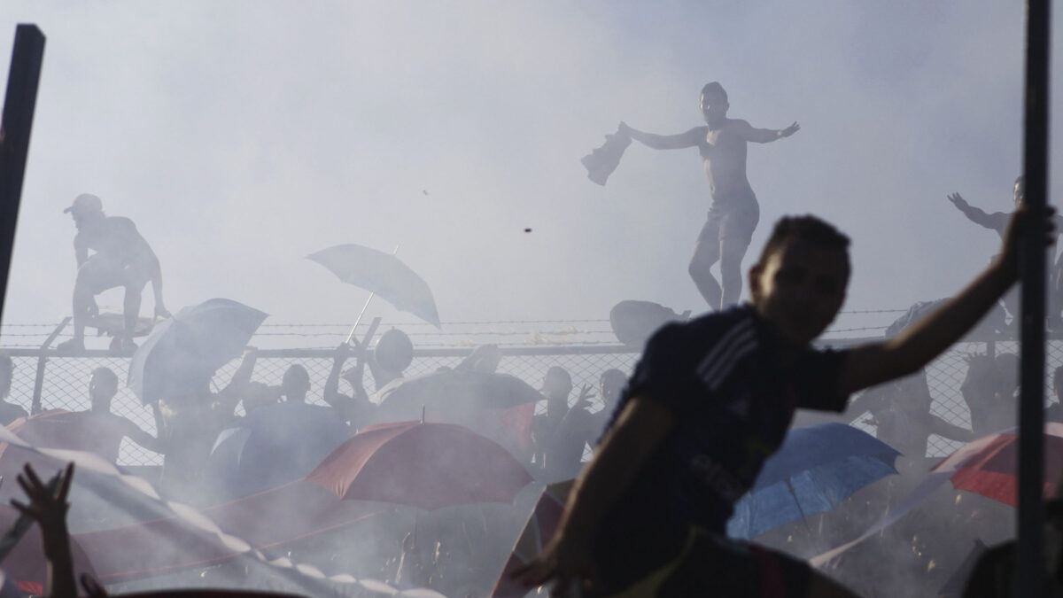 En Hurgada, a más de 464 kilómetros de El Cairo, aficionados celebran el gol con el que el equipo de