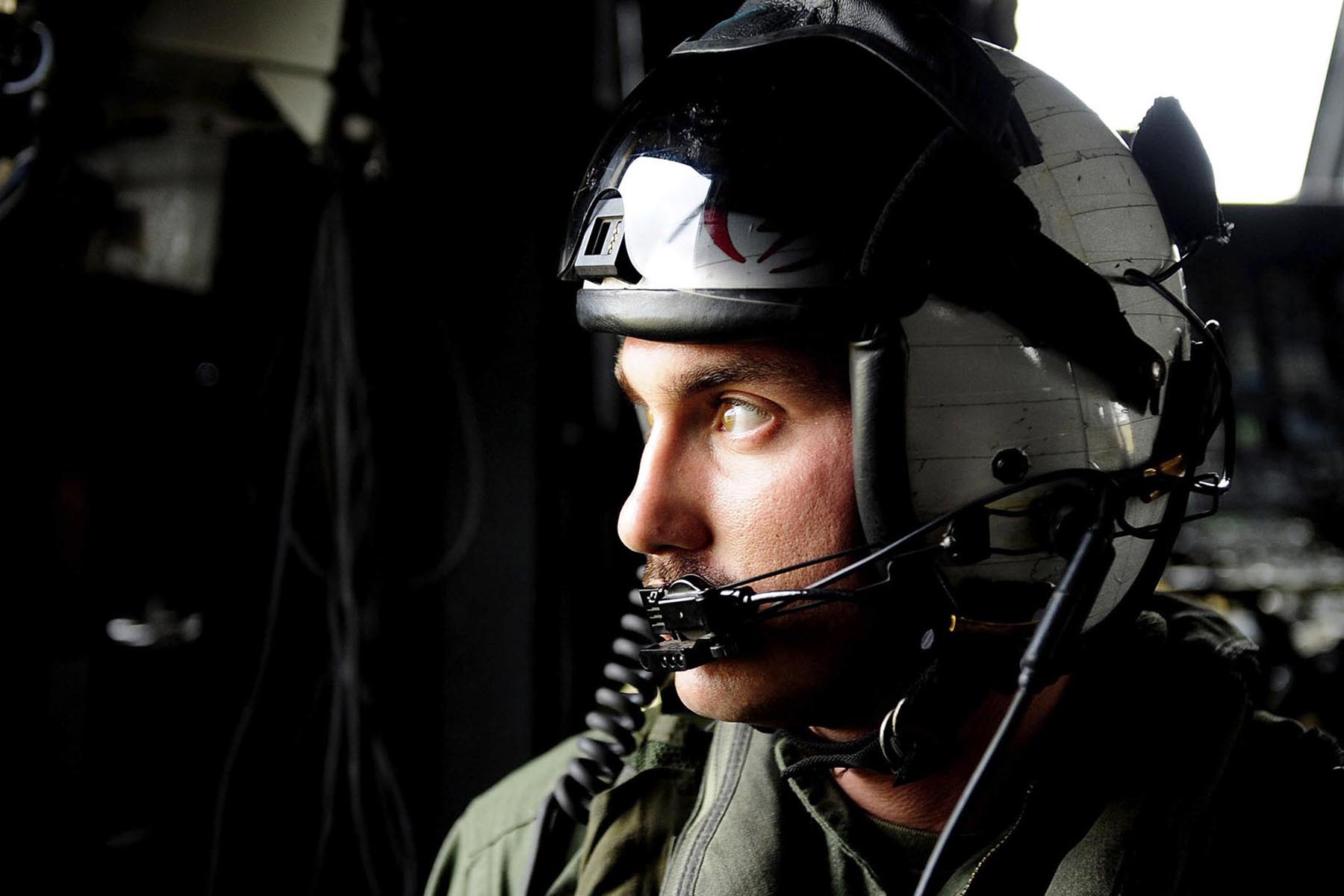 La Marina estadounidense sigue evaluando "el mejor plan" para recuperar las cuatro bombas arrojadas