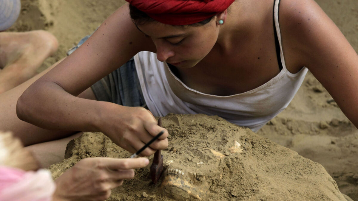 Decenas de estudiantes de Arqueología de todo el mundo participaron en trabajos de excavación en la