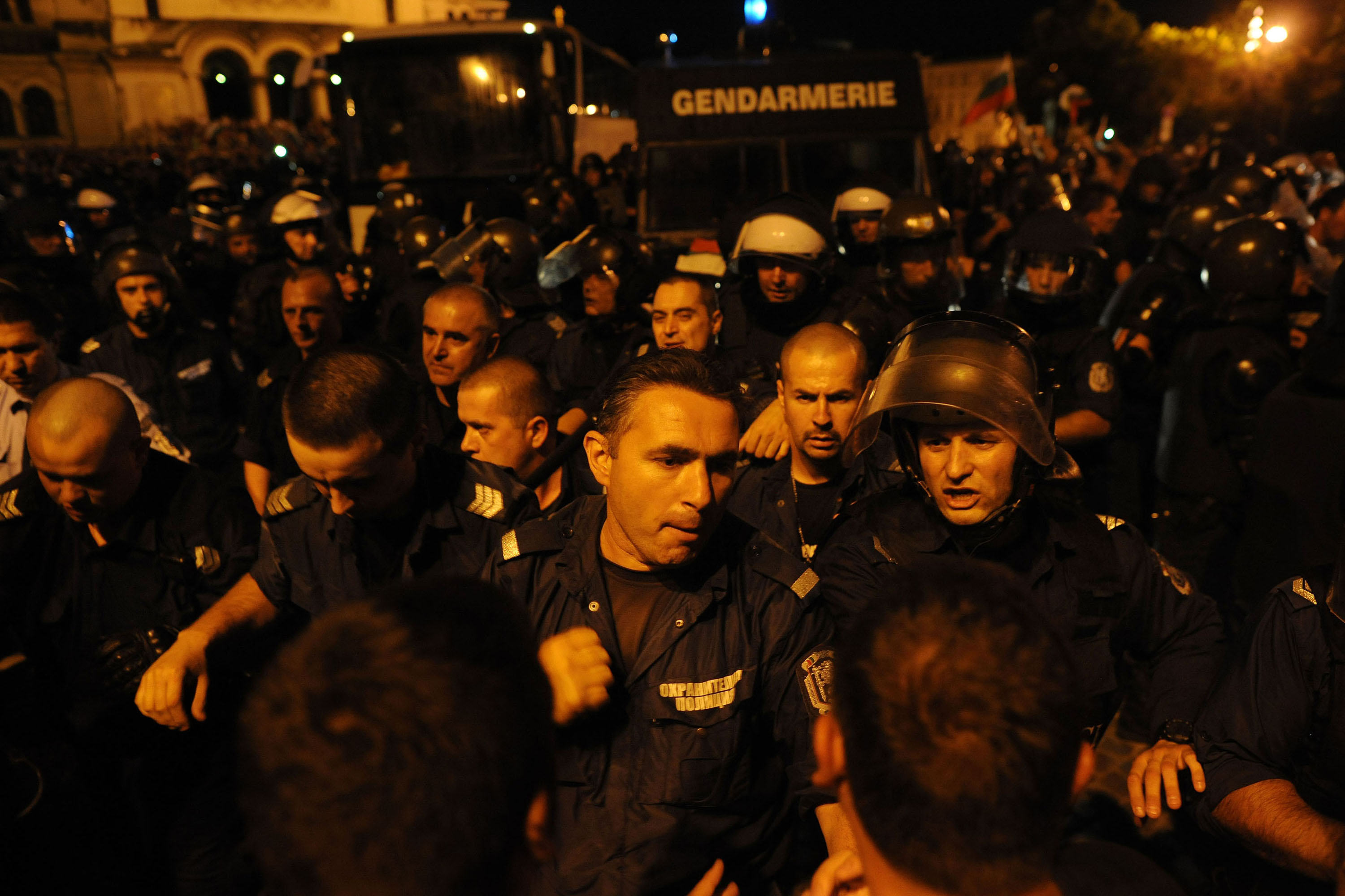 Centenares de manifestantes bloquearon ayer el Parlamento de Sofía, en Bulgaria, e impidieron que lo