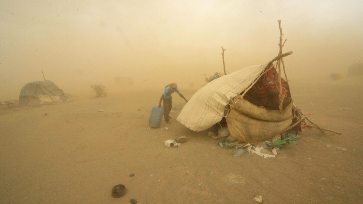 Después de que unas cien personas murieran en mayo por el derrumbe de una mina en Darfur, no cesa la