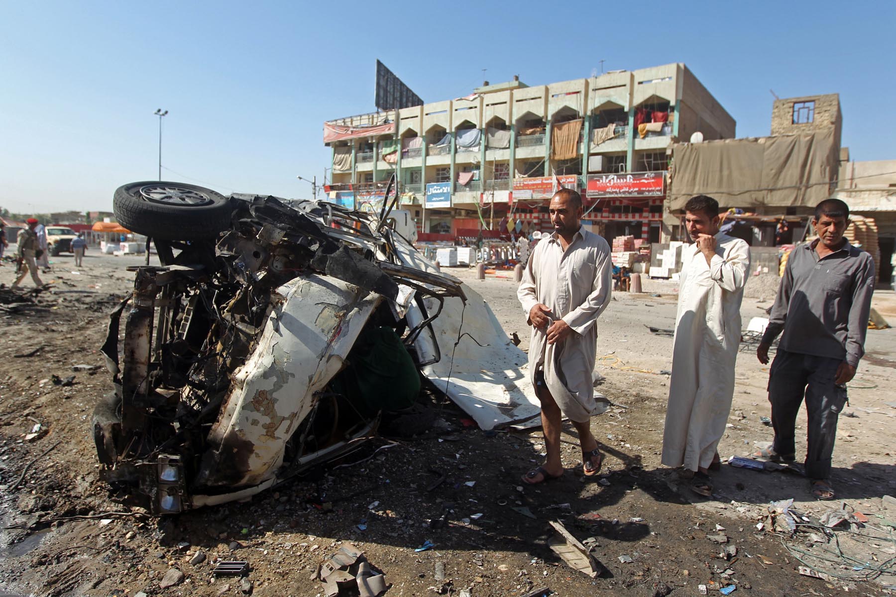 Al menos quince coches bomba estallaron ayer en Irak y provocaron la muerte de entre 47 y 60 persona