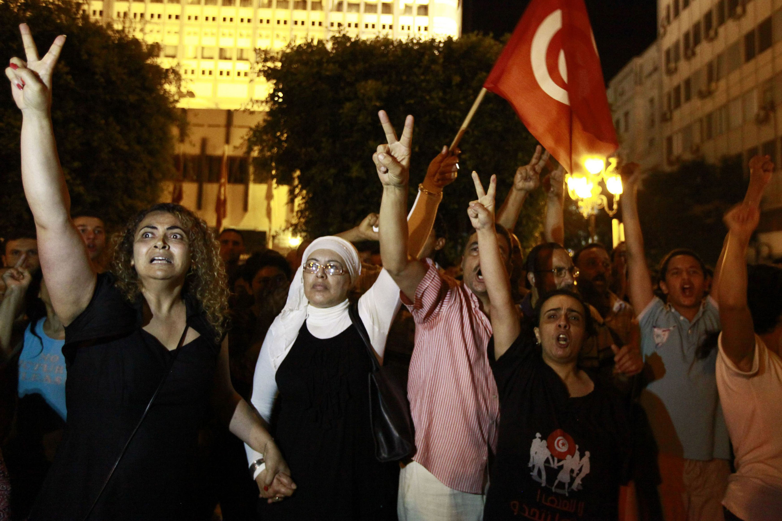 Miles de tunecinos marcharon hacia el ministerio del Interior en protesta por el asesinato del diput