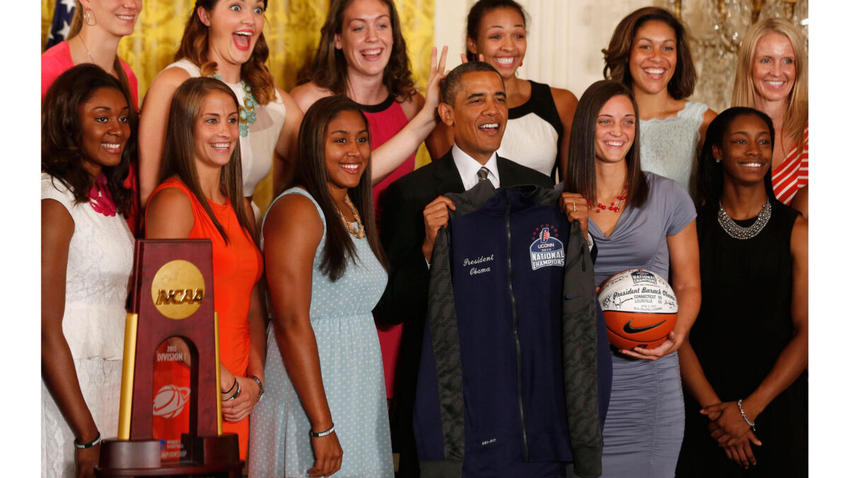 Estados Unidos. El presidente Barack Obama recibió ayer en la Casa Blanca al equipo de baloncesto fe