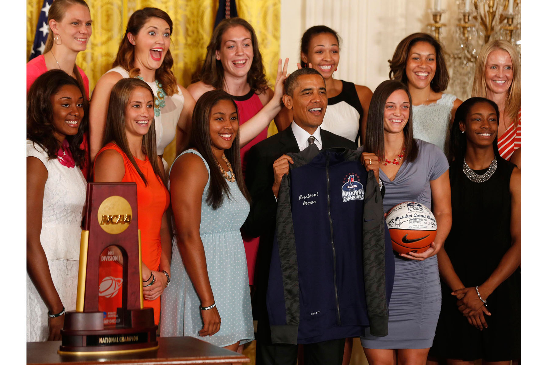 Estados Unidos. El presidente Barack Obama recibió ayer en la Casa Blanca al equipo de baloncesto fe