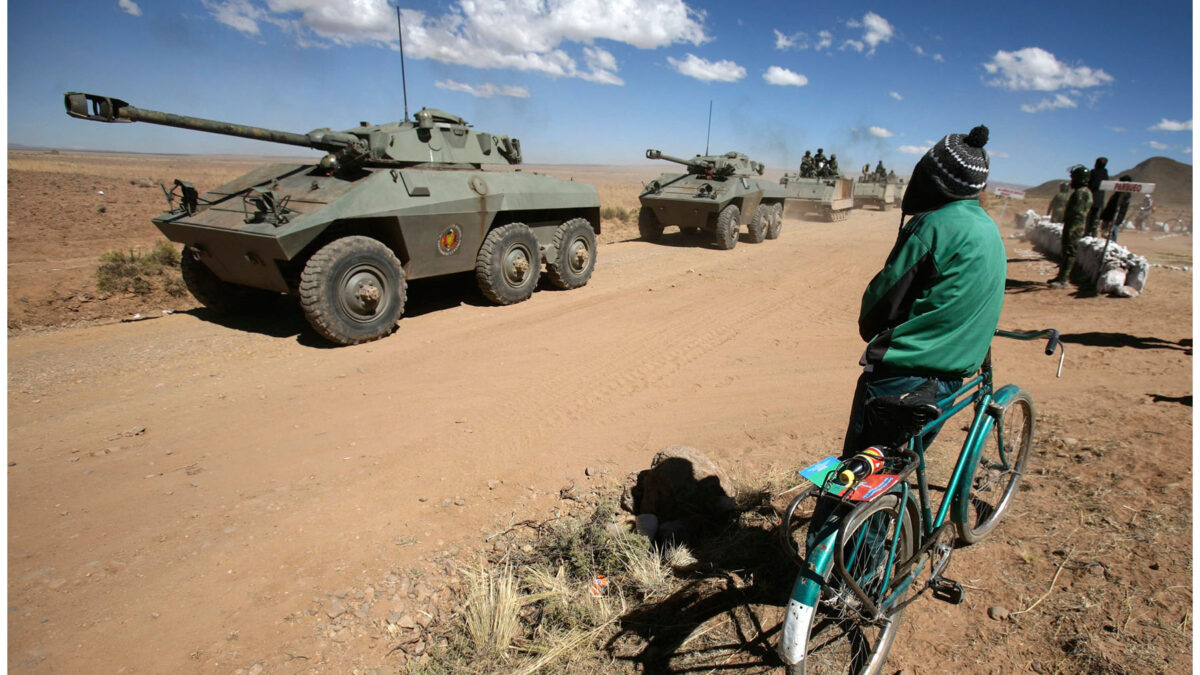 Bolivia. Por segunda vez en un mes, las Fuerzas Armadas realizaron ayer ejercicios militares para co