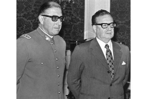 El casco torcido de Allende