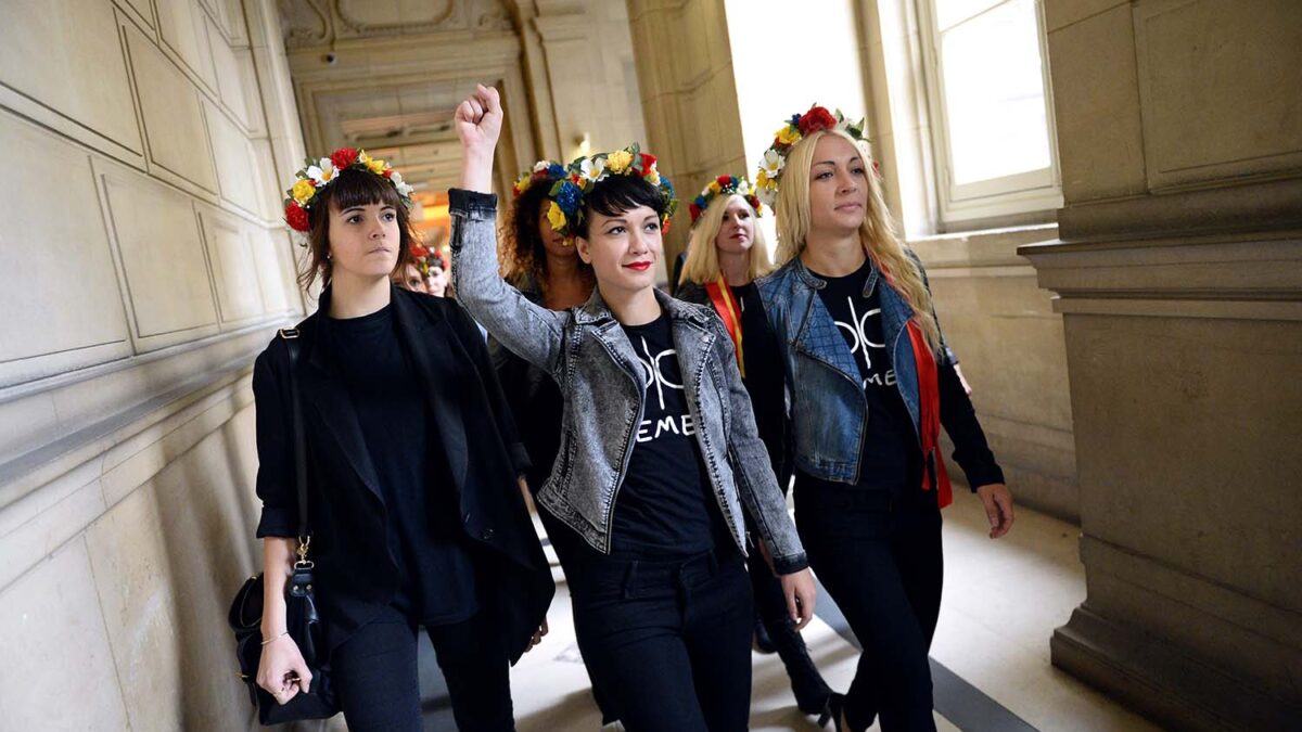 FEMEN llevadas a juicio por profanar Notre Dame en su celebración de la renuncia del Papa Benedicto