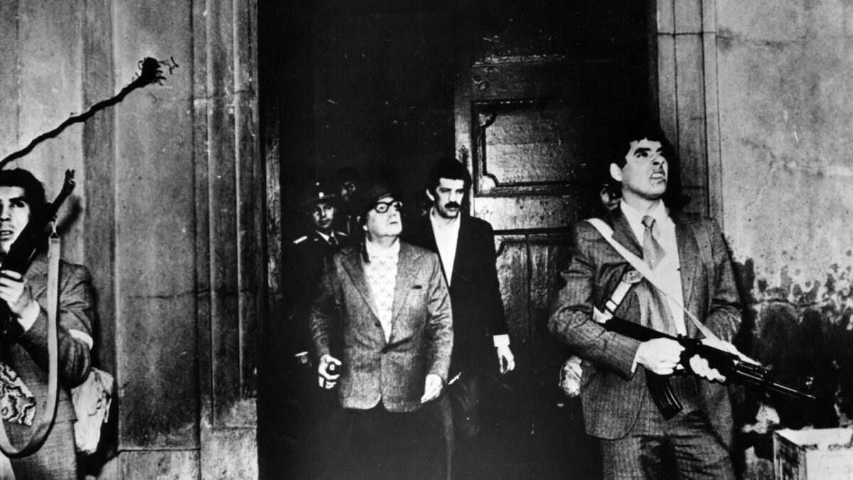 Especial Chile. Durante años, se pensó que esta era la última fotografía de Allende con vida