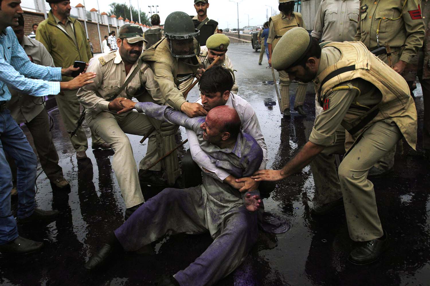 La policía india detiene a varios militantes separatistas Awami Ittihad de Cachemira