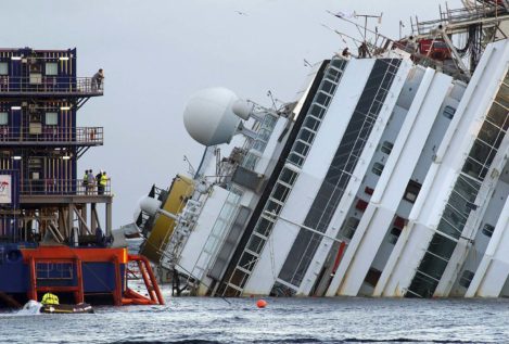 Comienzan los trabajos para 'enderezar' el crucero Costa Concordia en la isla italiana de Giglio