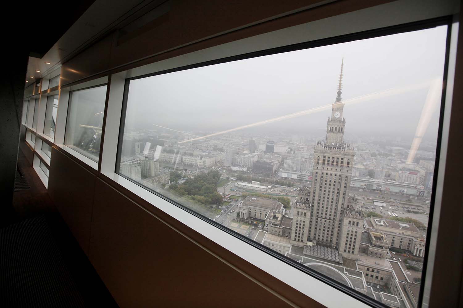 El rascacielos 'Zlota 44', la torre residencial más alta de Europa, se inaugura en Varsovia
