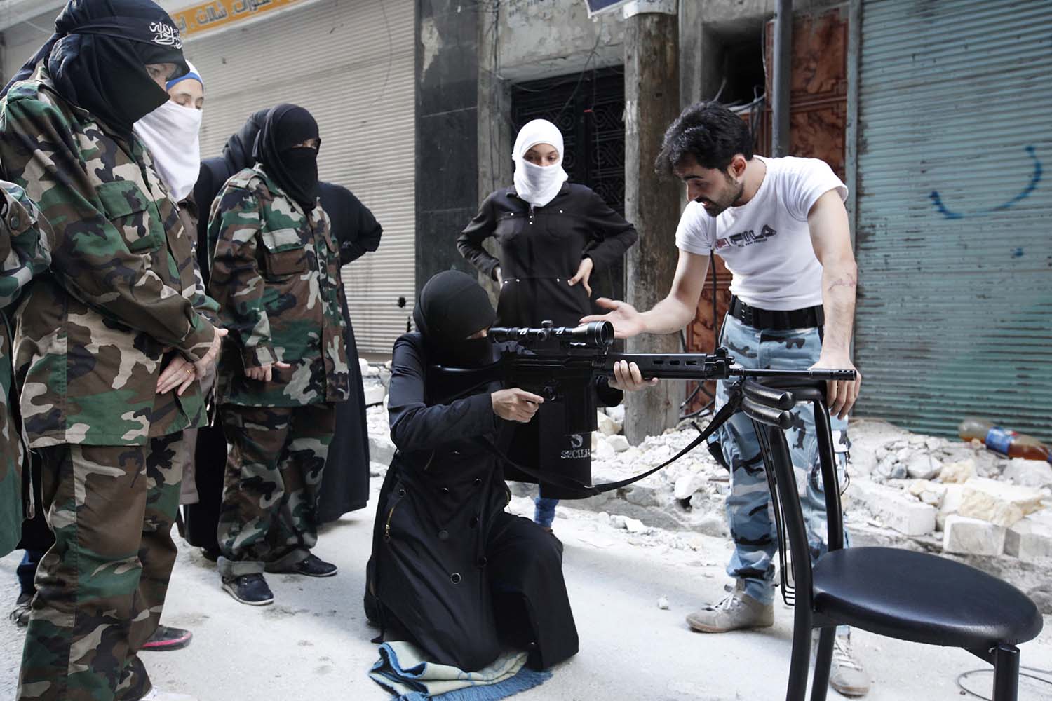 El ELS seguirá recibiendo armas bajo el control de Occidente, admite el presidente francés Hollande