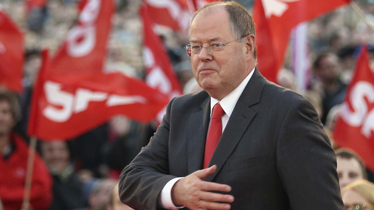 El candidato socialdemócrata alemán Steinbrück cierra su campaña para las elecciones del domingo