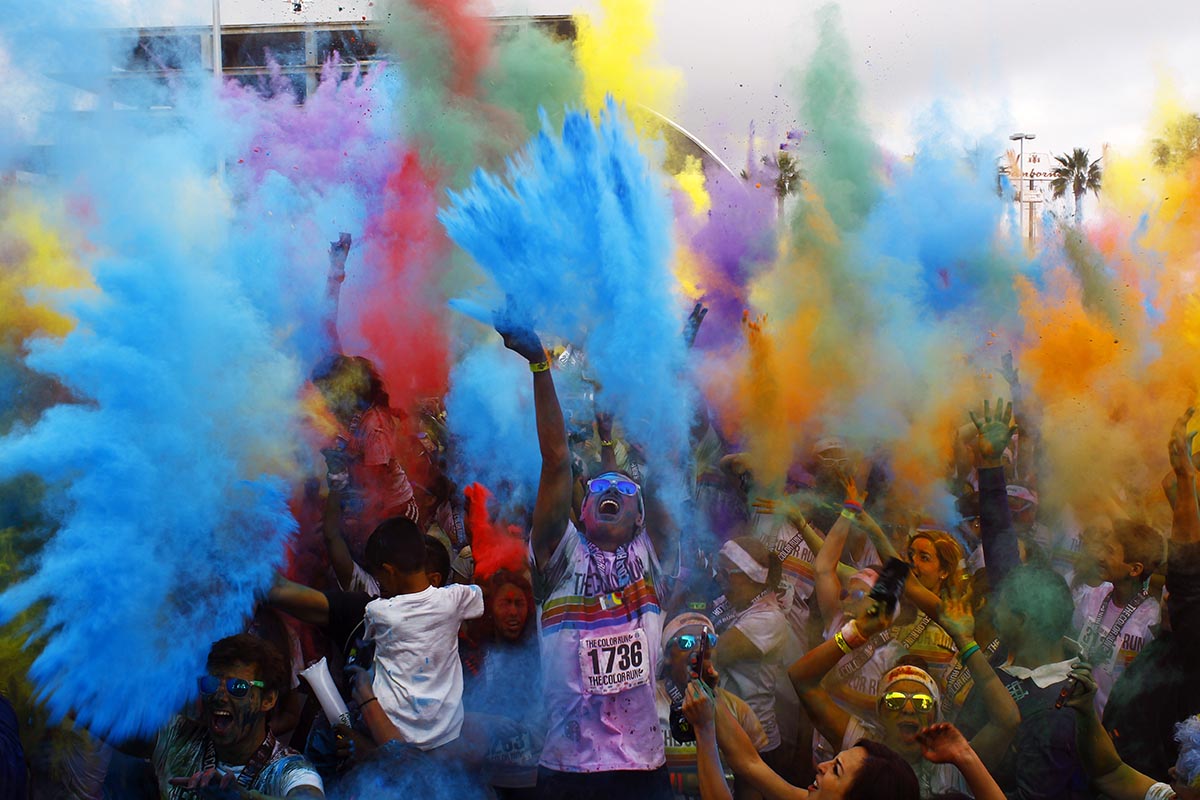 Miles de corredores han participado en la Color Run, un minimaratón de 5 km en Guadalajara (México)