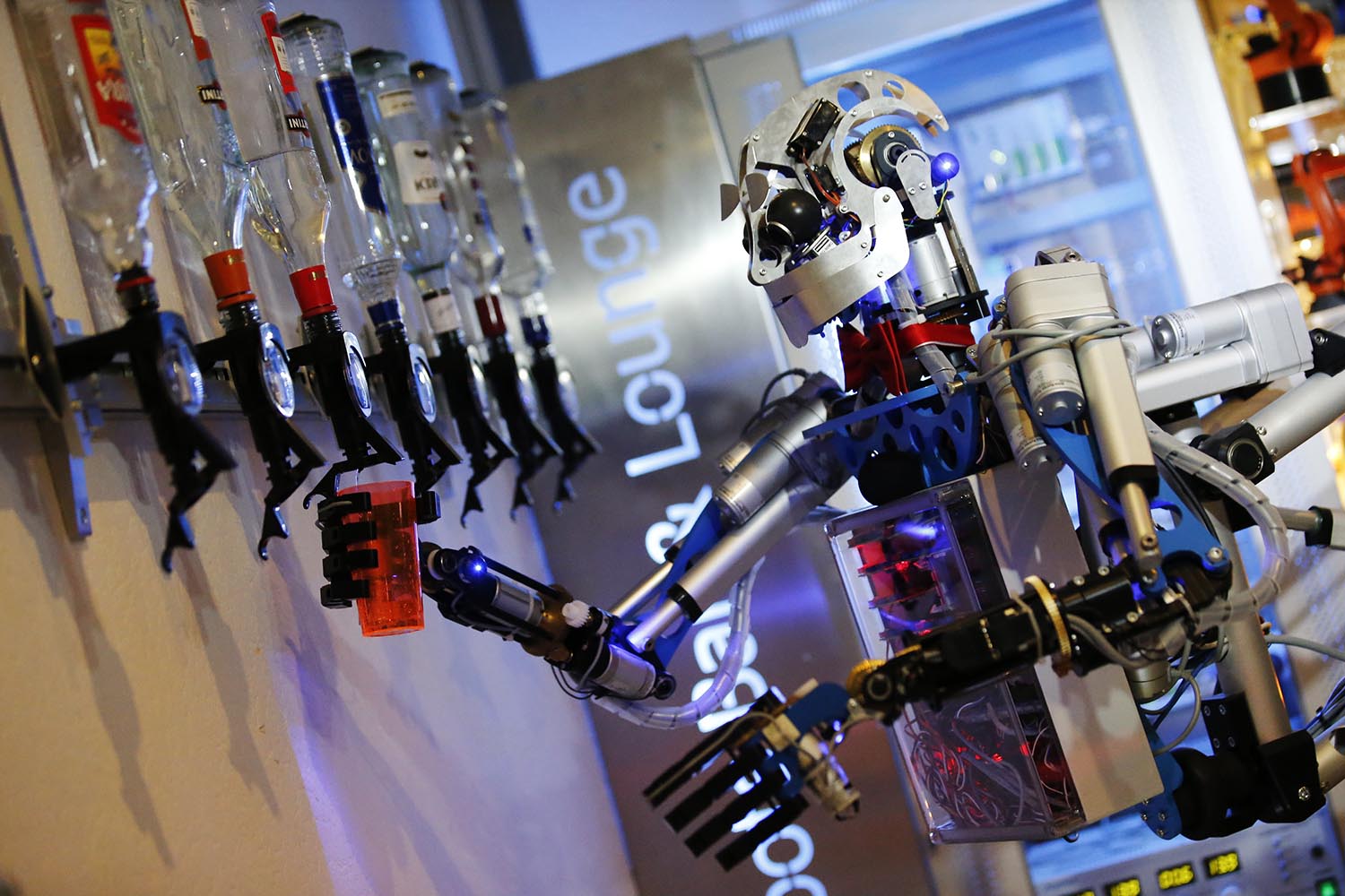 Especial mundo robot. Carl, el robot humanoide desarrollado y construido por Ben Schaefer