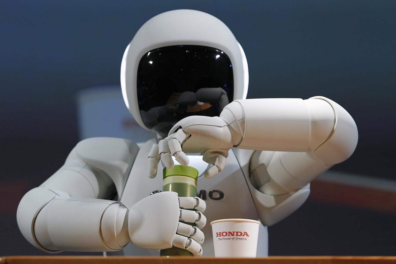 Especial mundo robot. Asimo, desarrollado por Honda, es el robot humanoide más avanzado del mundo