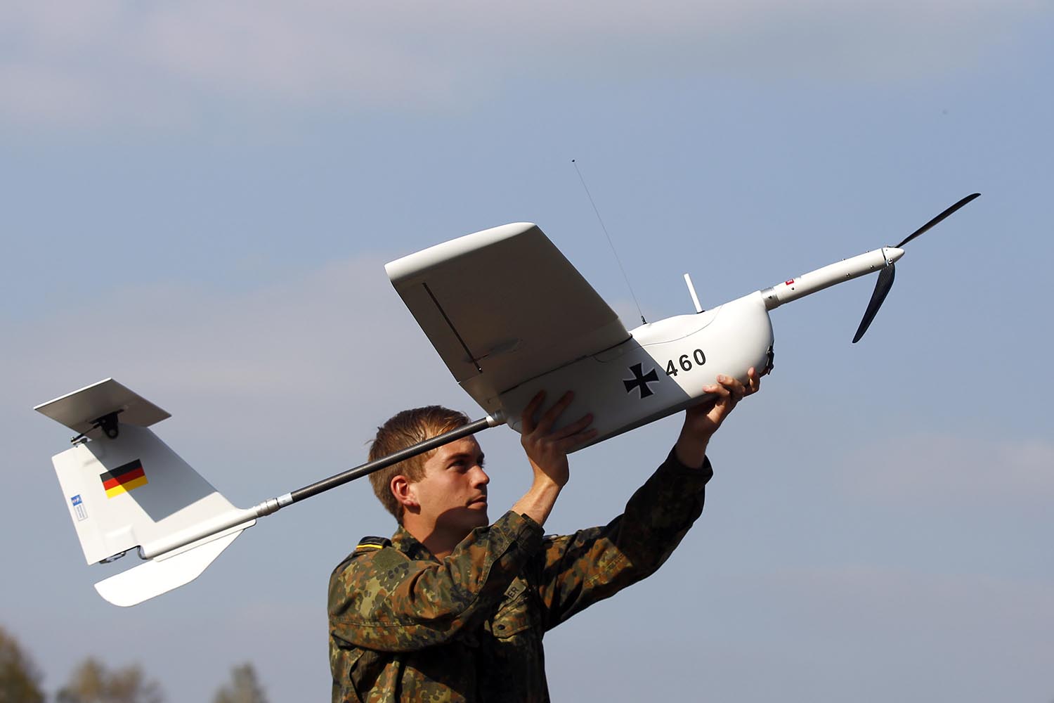 Especial Drones. Un soldado con el 'drone' Aladin de las Fuerzas Armadas alemanas