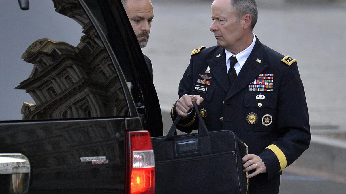 El director de la NSA de EE UU formaliza los planes para dejar su cargo en marzo o abril de 2014