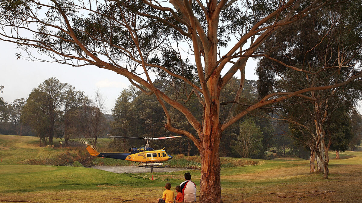 Varias decenas de incendios, con más de 100 fuegos activos, cercan el sureste de Australia