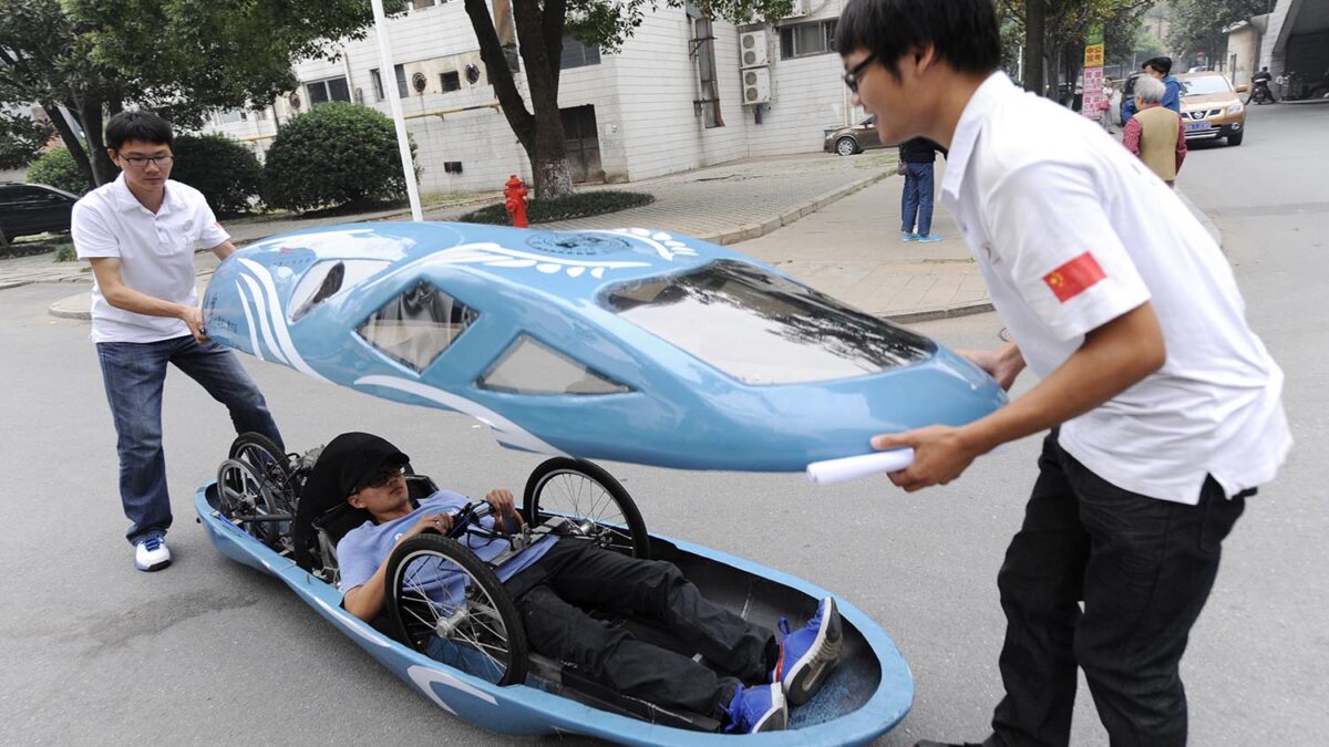 Estudiantes de una universidad china fabrican un coche que recorre 100 km con un litro de gasolina