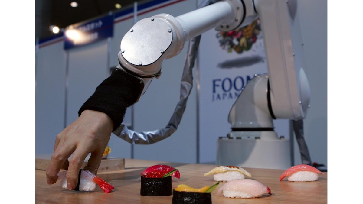 Especial mundo robot. Este robot de suaves dedos humanizados es capaz de manipular cosas delicadas