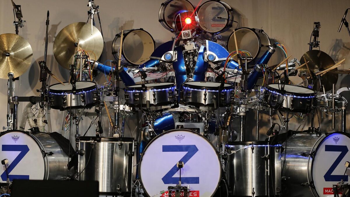 Especial mundo robot. Los robots Ashura, Mach y Cosmo componen la banda de rock japonesa Z-Machines