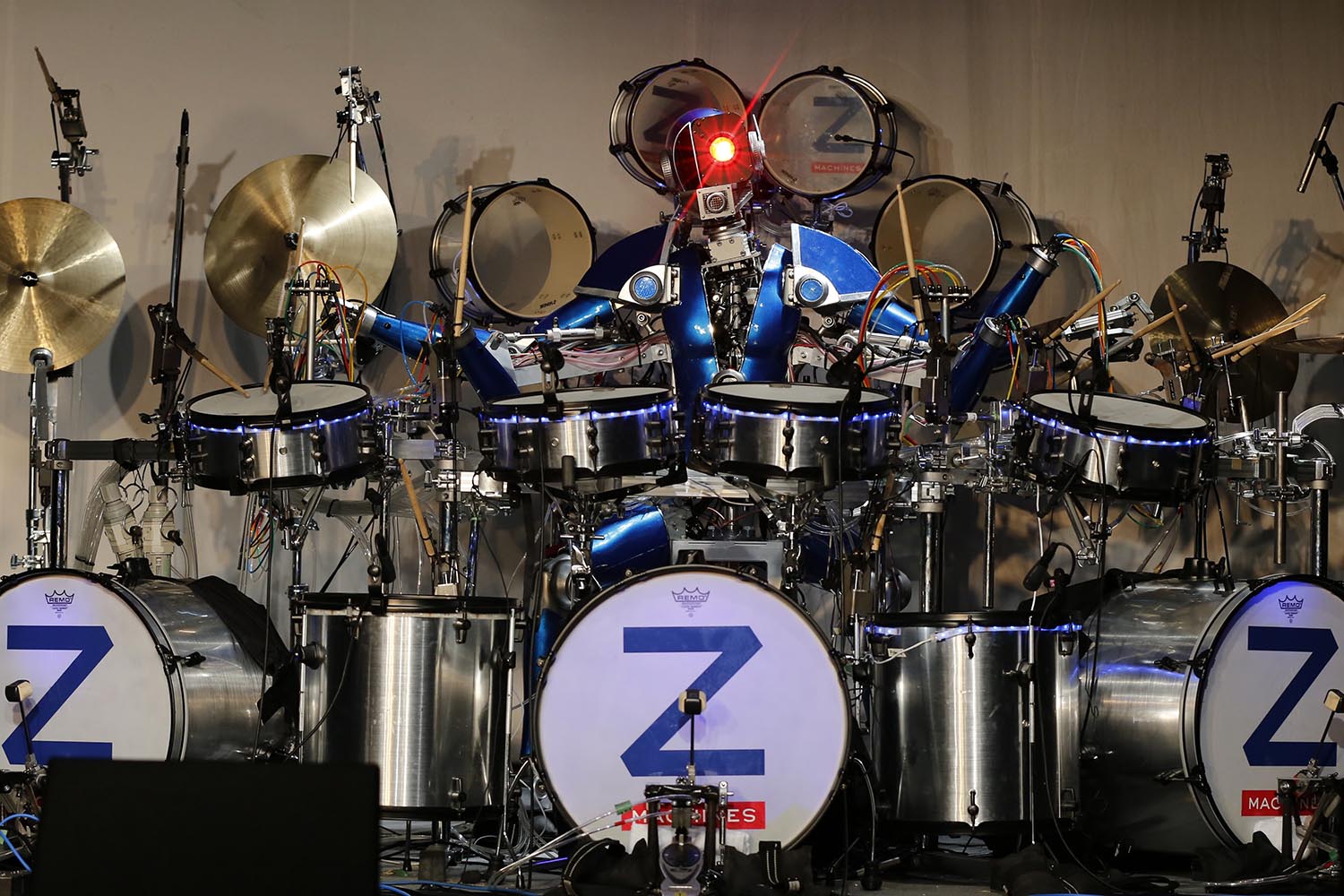 Especial mundo robot. Los robots Ashura, Mach y Cosmo componen la banda de rock japonesa Z-Machines