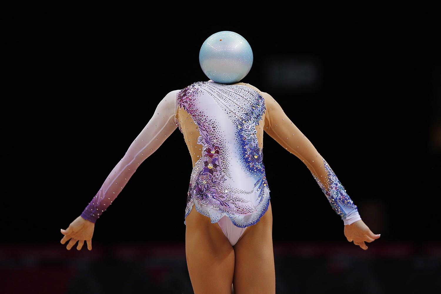 Especial Ilusiones ópticas. La gimnasta búlgara Silviya Miteva en los Juegos Olímpicos de Londres