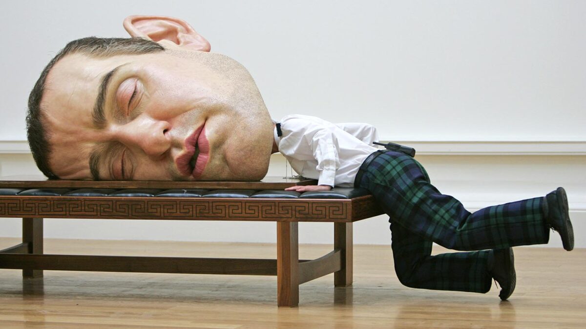 Especial Ilusiones ópticas. La obra Máscara II, del escultor australiano Ron Mueck, en Edimburgo