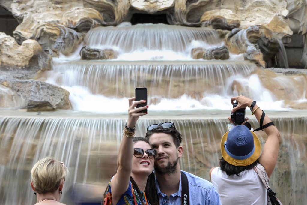 Turistas en la Fontana de Trevi