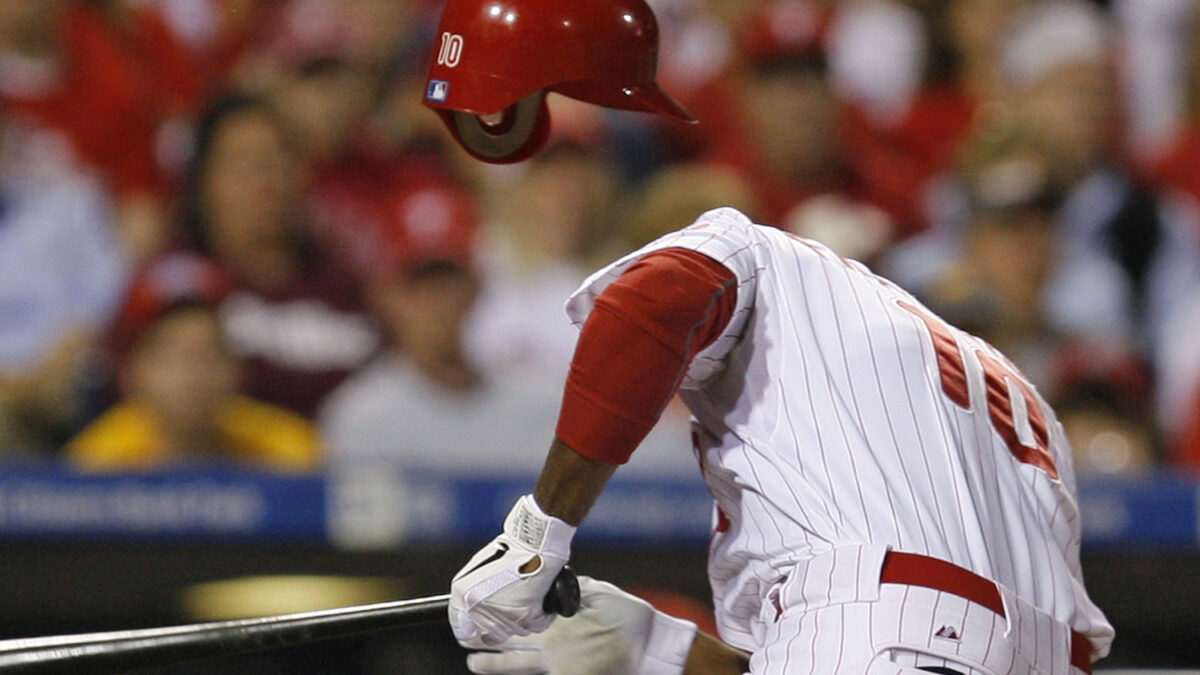 Especial Ilusiones ópticas. El jugador de béisbol Ben Francisco se agacha tras ser golpeado